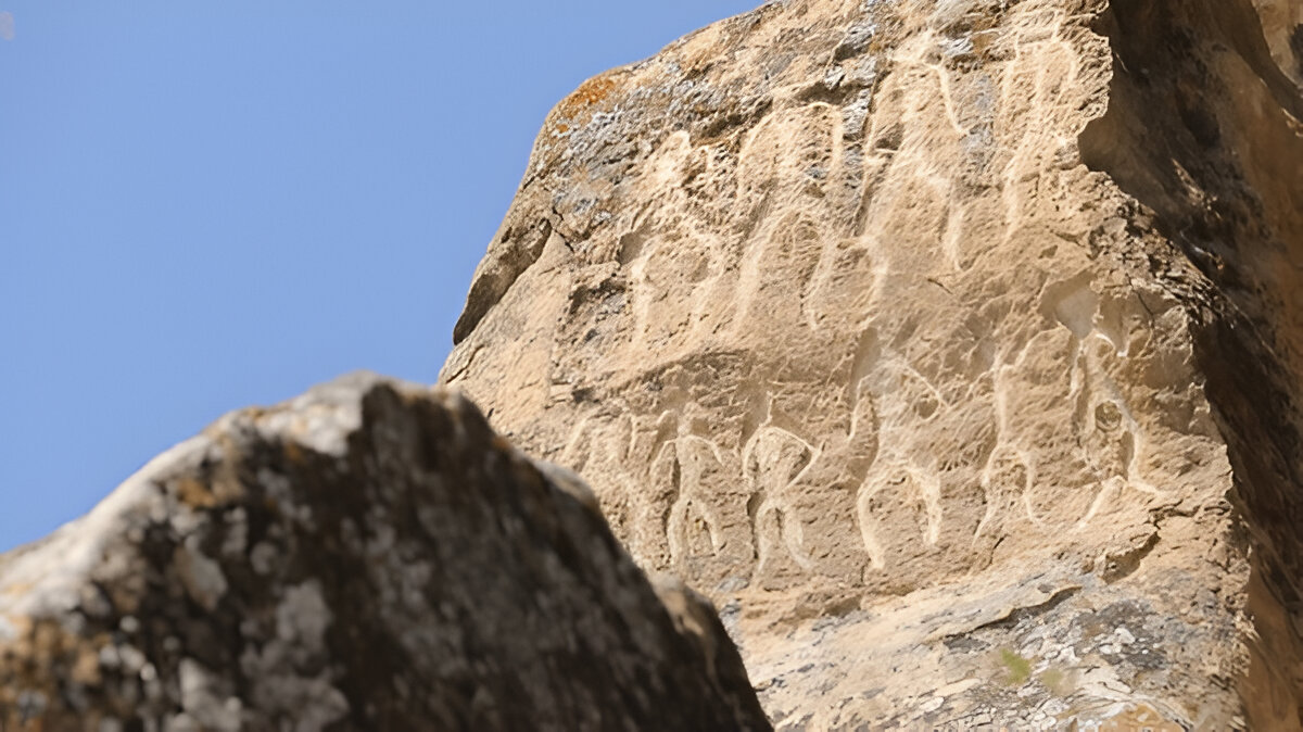 azerbaycan-turlari-2025-gobustan
