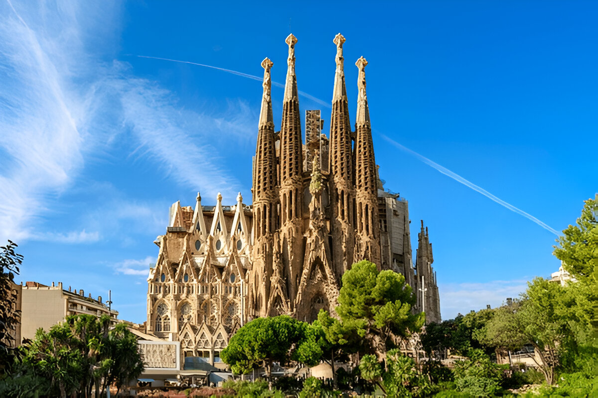 ucuz-ispanya-turlari-2025-2026-sagrada-familia